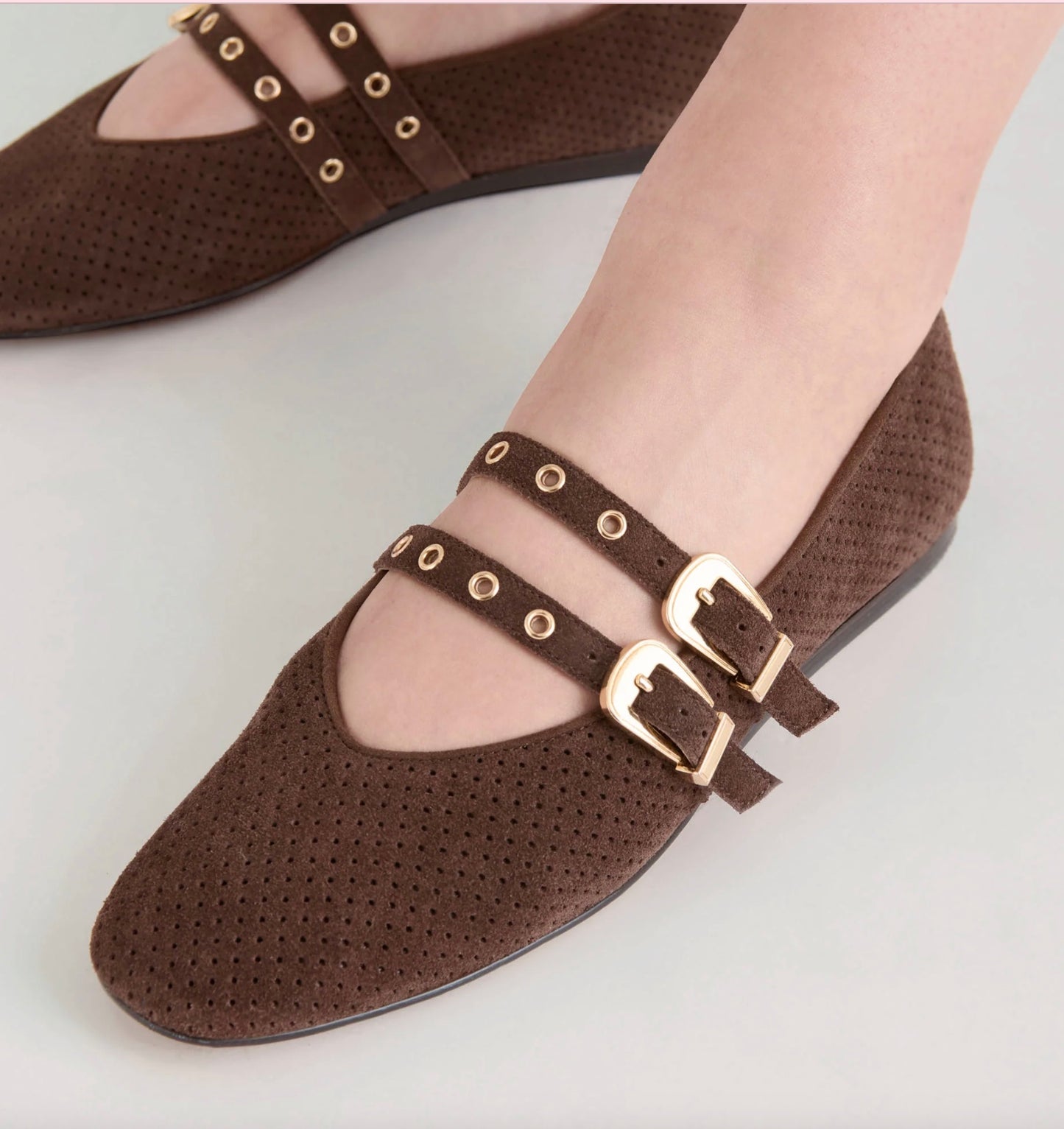 Baylee Grommet Flat |Dk Brown Suede|